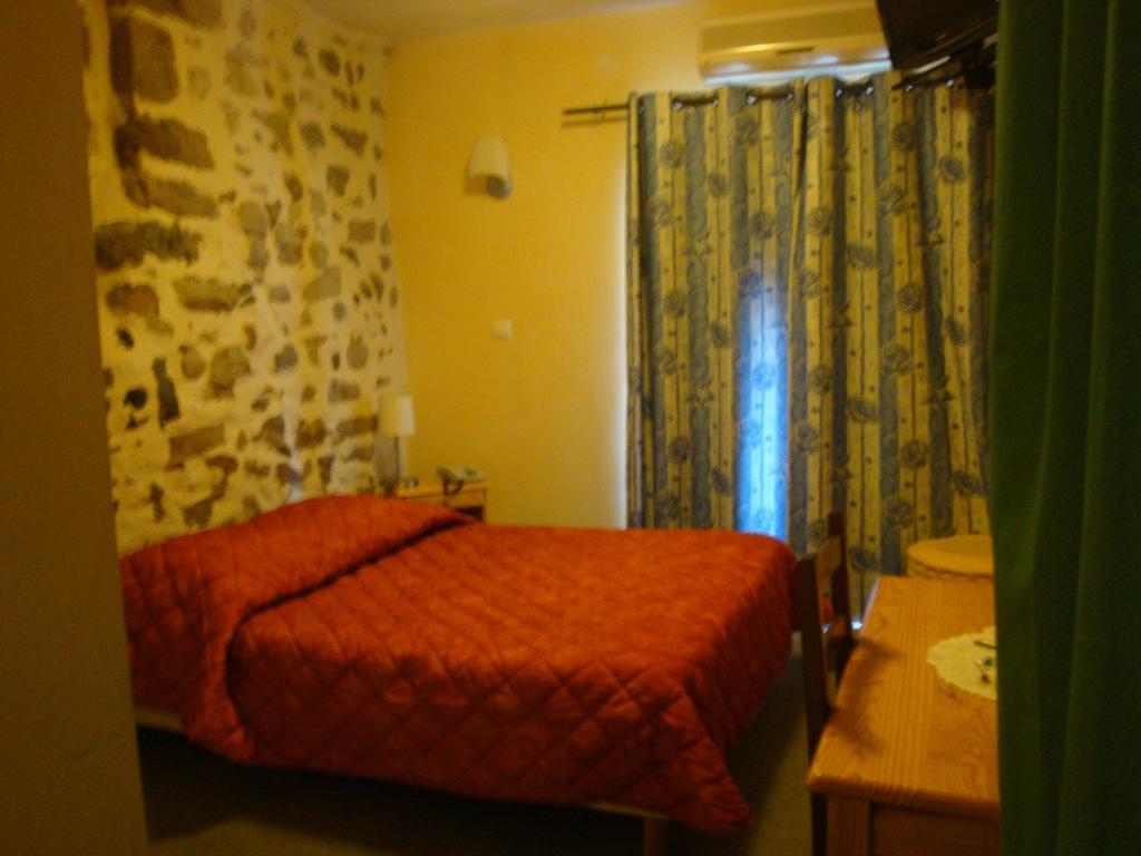 Le Bilboquet Hotel Le Puy-en-Velay Quarto foto